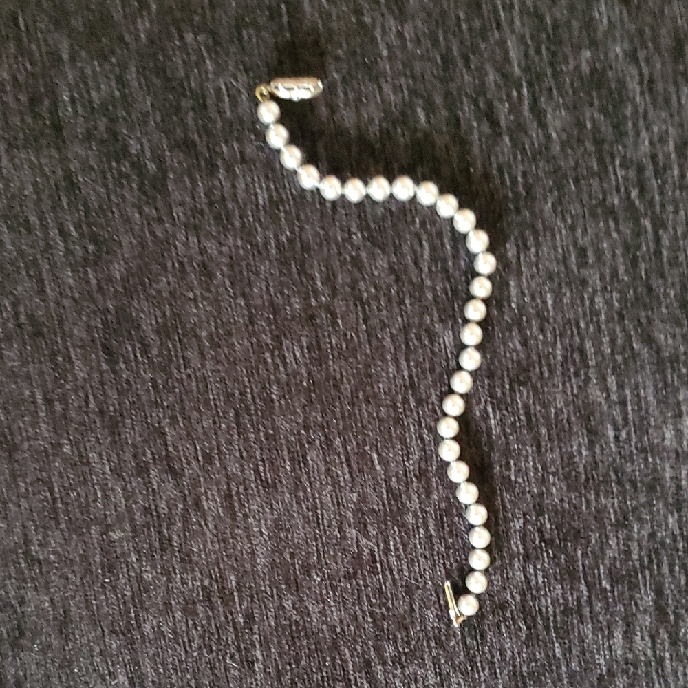 Elegant Pearl Bracelet